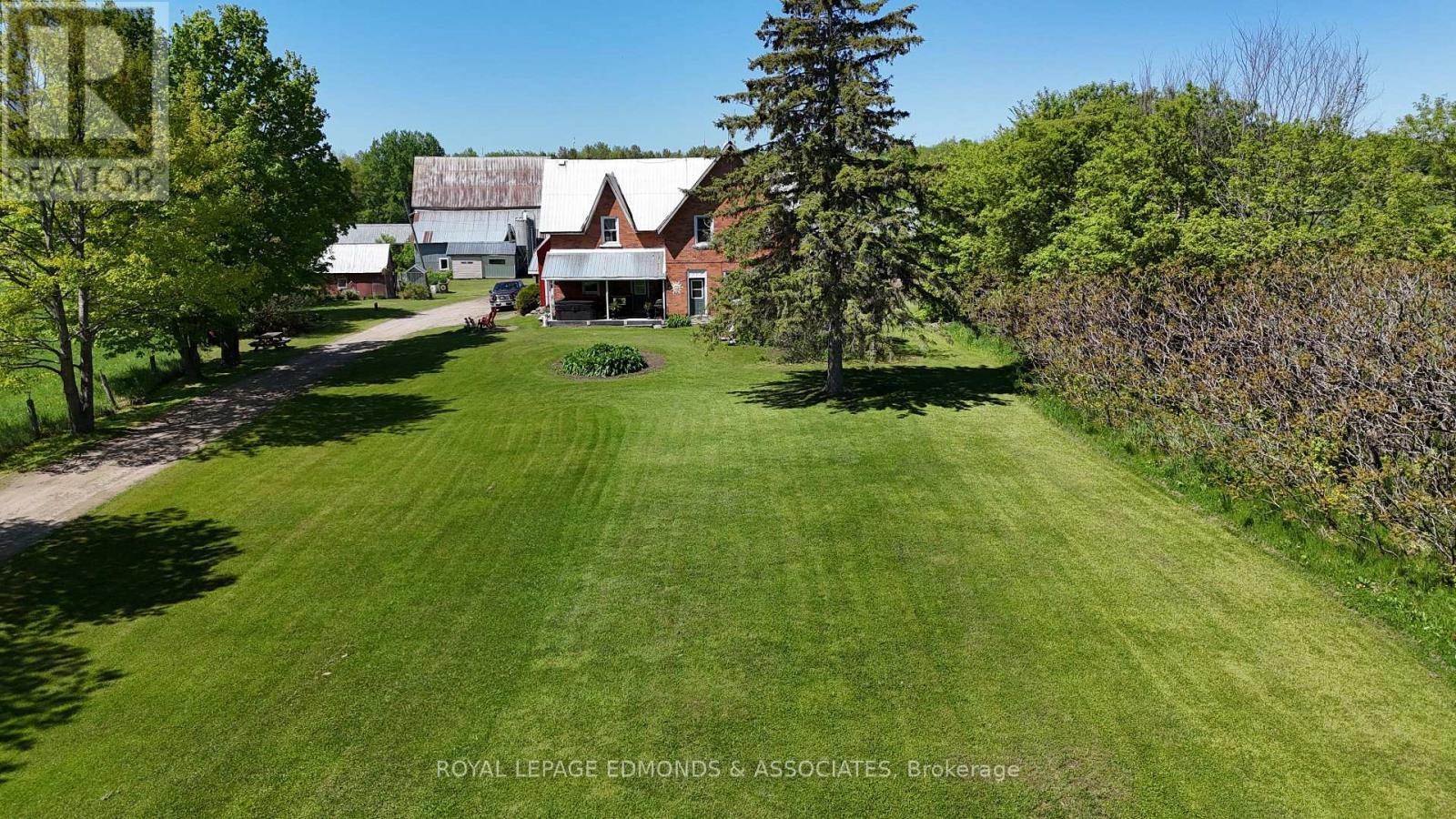 












315 BEACHBURG ROAD

,
Whitewater Region,







Ontario
K0J1K0

