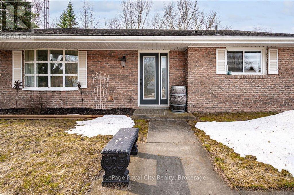 












15 WELLINGTON DRIVE

,
Centre Wellington (Elora/Salem),




Ontario
N0B1S0


