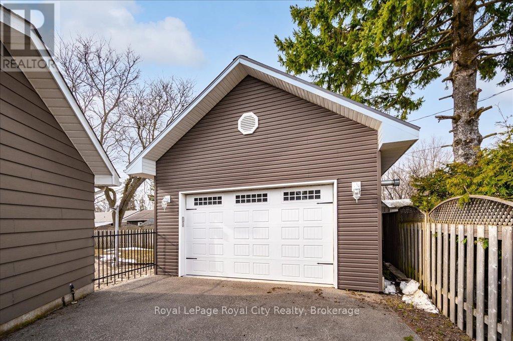 












15 WELLINGTON DRIVE

,
Centre Wellington (Elora/Salem),




Ontario
N0B1S0

