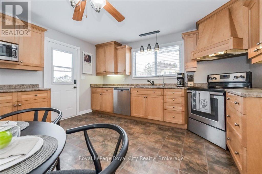 












15 WELLINGTON DRIVE

,
Centre Wellington (Elora/Salem),




Ontario
N0B1S0

