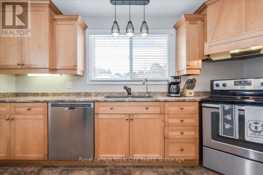 












15 WELLINGTON DRIVE

,
Centre Wellington (Elora/Salem),




Ontario
N0B1S0

