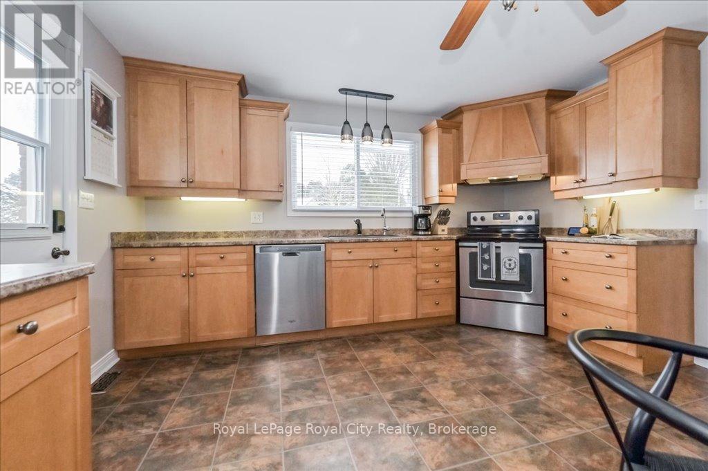 












15 WELLINGTON DRIVE

,
Centre Wellington (Elora/Salem),




Ontario
N0B1S0

