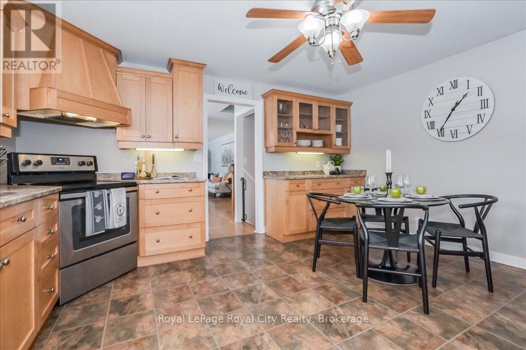 












15 WELLINGTON DRIVE

,
Centre Wellington (Elora/Salem),




Ontario
N0B1S0

