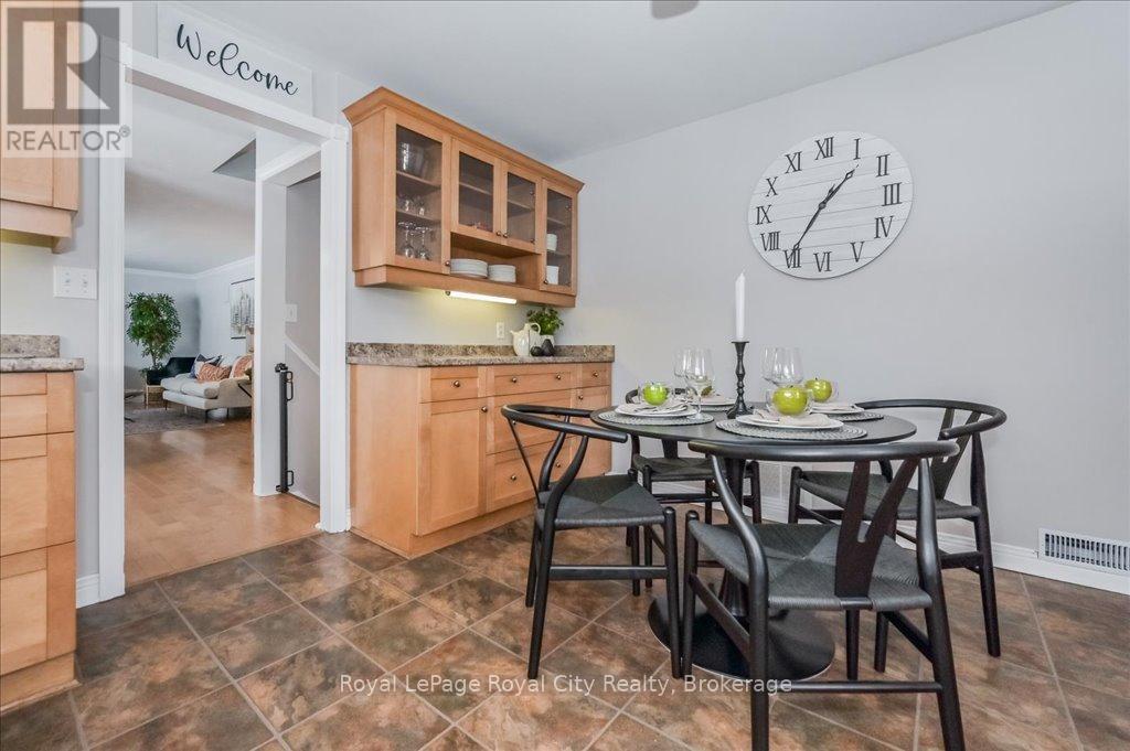 












15 WELLINGTON DRIVE

,
Centre Wellington (Elora/Salem),




Ontario
N0B1S0

