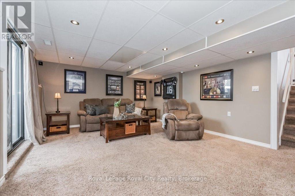 












15 WELLINGTON DRIVE

,
Centre Wellington (Elora/Salem),




Ontario
N0B1S0

