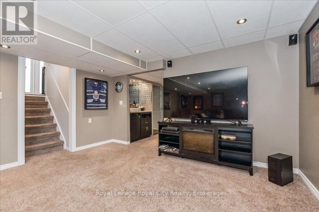 












15 WELLINGTON DRIVE

,
Centre Wellington (Elora/Salem),




Ontario
N0B1S0

