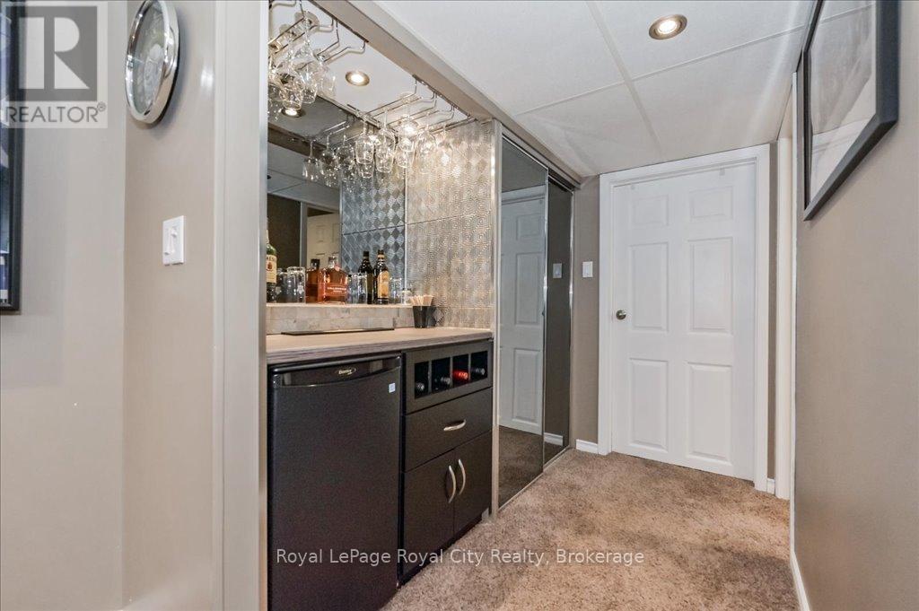 












15 WELLINGTON DRIVE

,
Centre Wellington (Elora/Salem),




Ontario
N0B1S0

