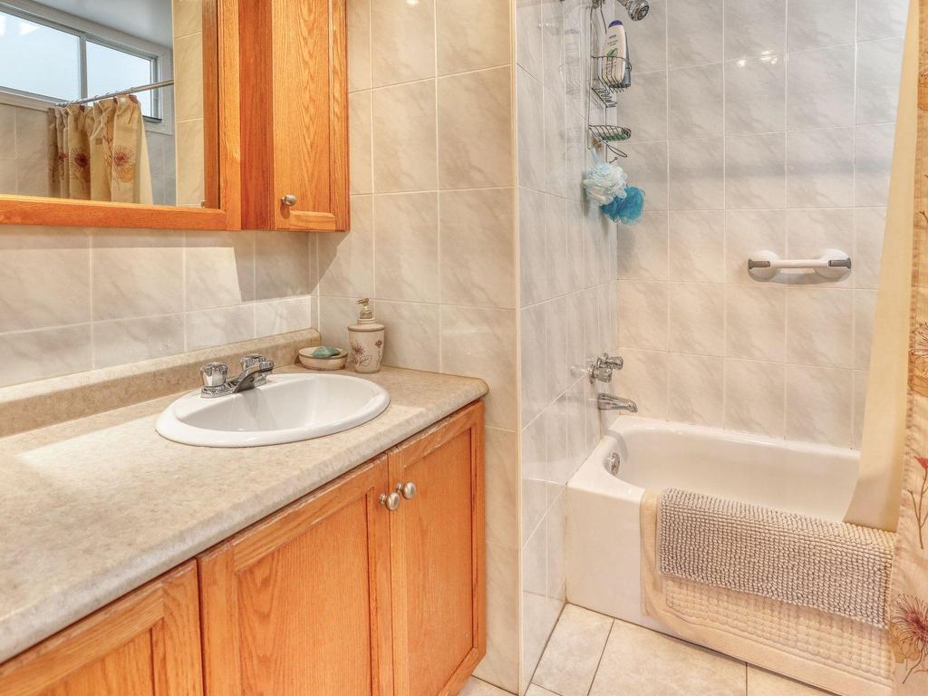 









7375

 - 7377


Rue Follereau

,
Montréal (Saint-Léonard),




QC
H1S2L3

