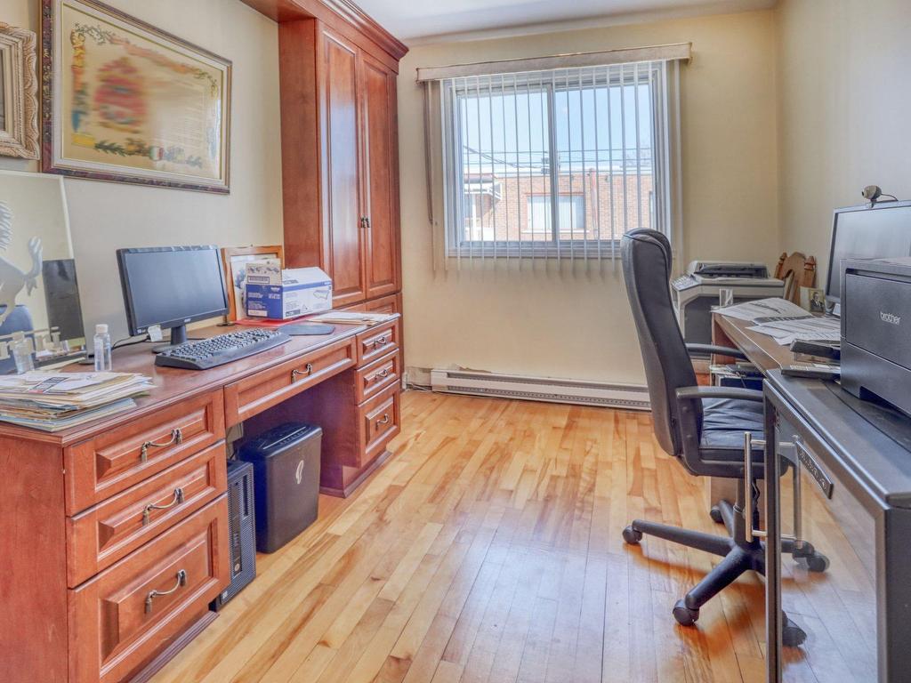 









7375

 - 7377


Rue Follereau

,
Montréal (Saint-Léonard),




QC
H1S2L3

