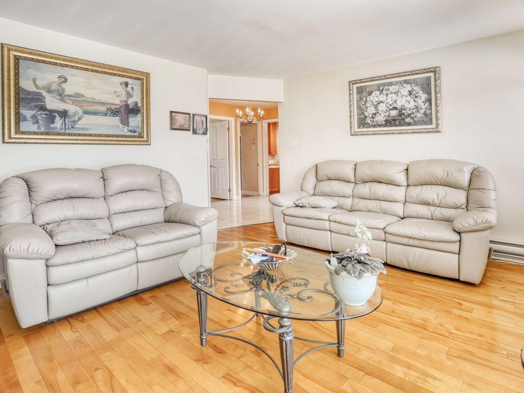 









7375

 - 7377


Rue Follereau

,
Montréal (Saint-Léonard),




QC
H1S2L3

