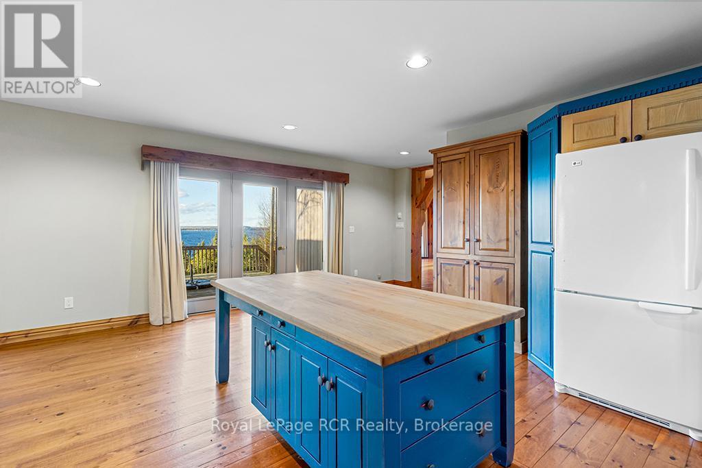 












92 MOORE STREET

,
Northern Bruce Peninsula,




Ontario
N0H1W0

