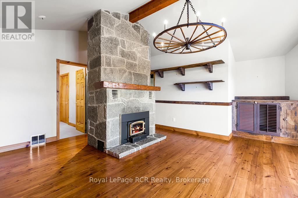 












92 MOORE STREET

,
Northern Bruce Peninsula,




Ontario
N0H1W0

