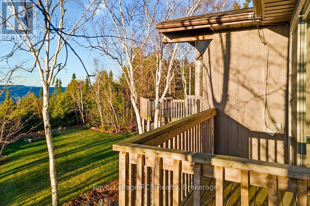 












92 MOORE STREET

,
Northern Bruce Peninsula,




Ontario
N0H1W0

