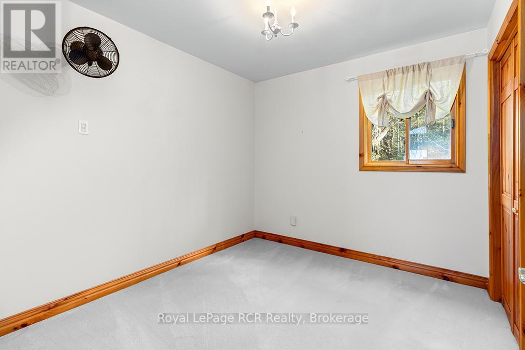 












92 MOORE STREET

,
Northern Bruce Peninsula,




Ontario
N0H1W0

