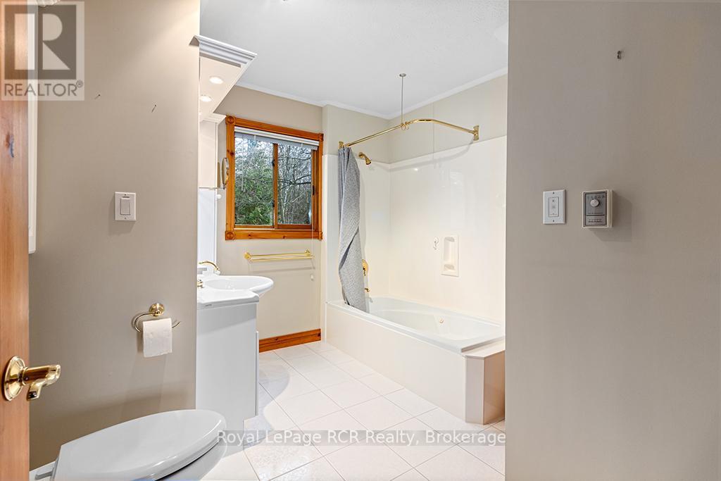 












92 MOORE STREET

,
Northern Bruce Peninsula,




Ontario
N0H1W0

