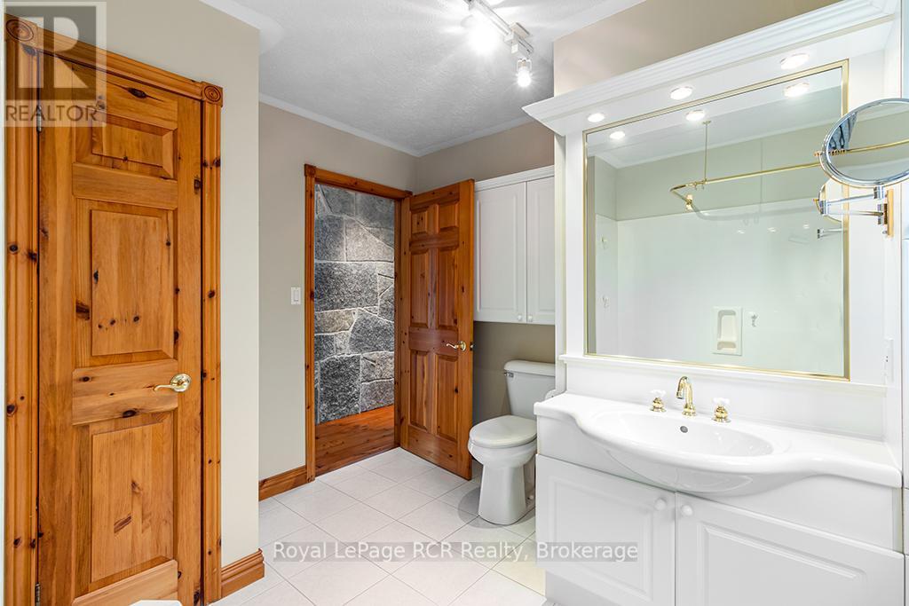 












92 MOORE STREET

,
Northern Bruce Peninsula,




Ontario
N0H1W0

