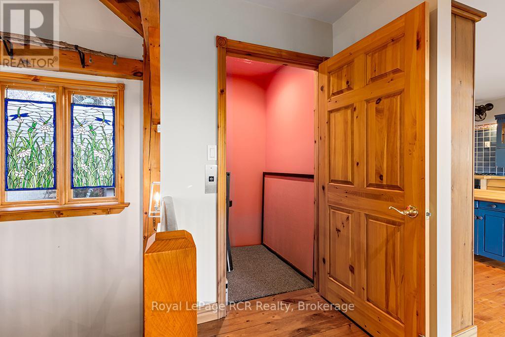 












92 MOORE STREET

,
Northern Bruce Peninsula,




Ontario
N0H1W0

