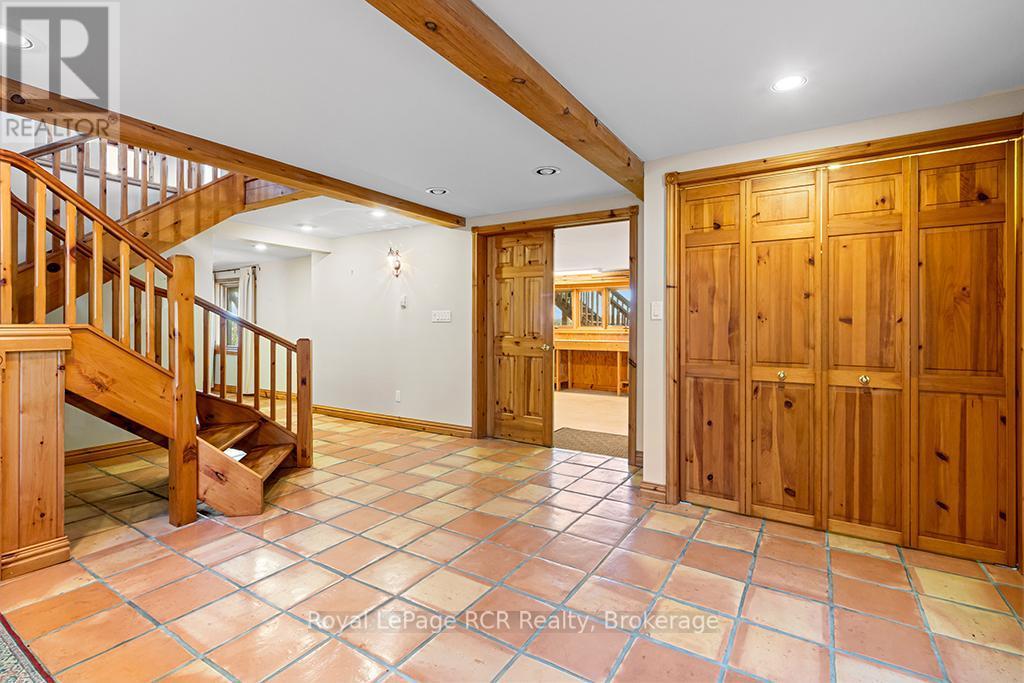 












92 MOORE STREET

,
Northern Bruce Peninsula,




Ontario
N0H1W0

