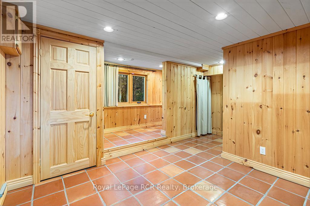 












92 MOORE STREET

,
Northern Bruce Peninsula,




Ontario
N0H1W0

