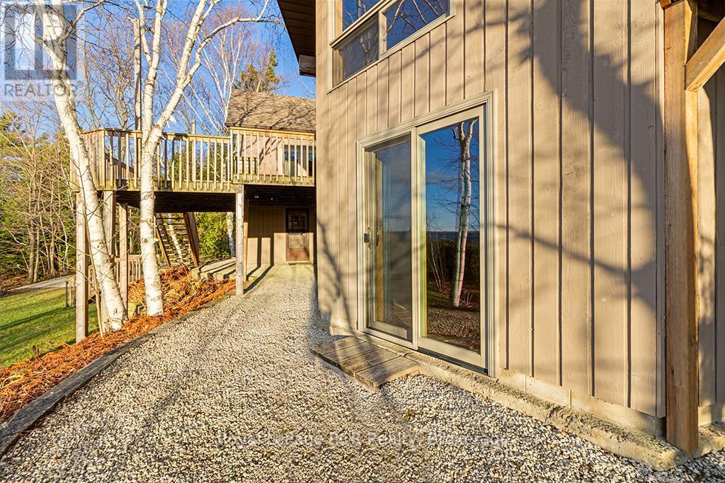 












92 MOORE STREET

,
Northern Bruce Peninsula,




Ontario
N0H1W0

