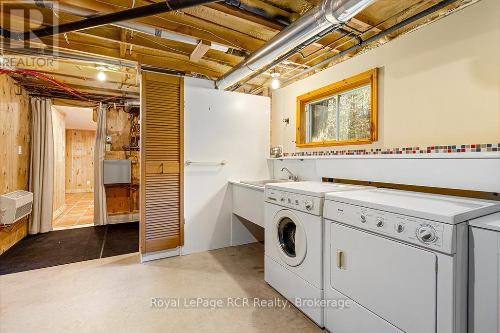 












92 MOORE STREET

,
Northern Bruce Peninsula,




Ontario
N0H1W0

