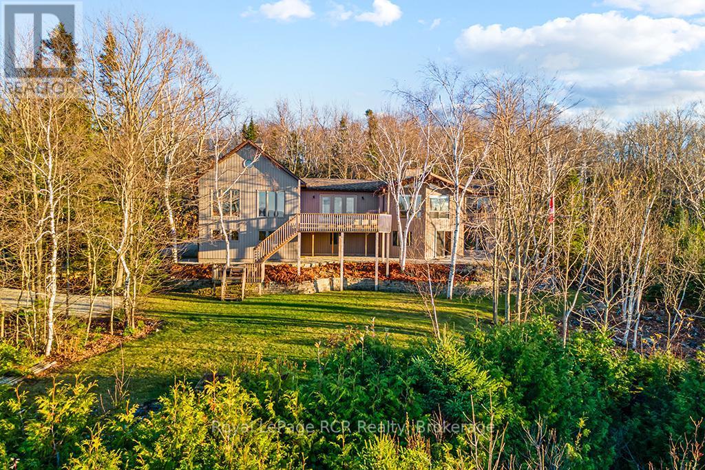 












92 MOORE STREET

,
Northern Bruce Peninsula,




Ontario
N0H1W0

