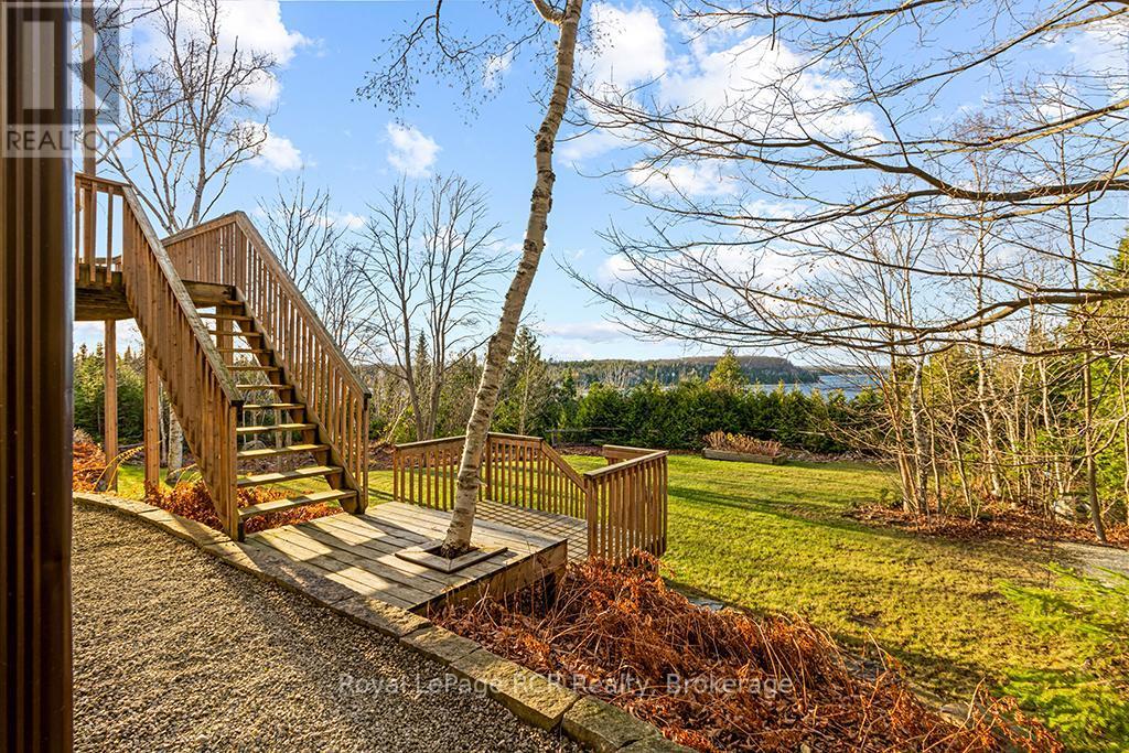 












92 MOORE STREET

,
Northern Bruce Peninsula,




Ontario
N0H1W0

