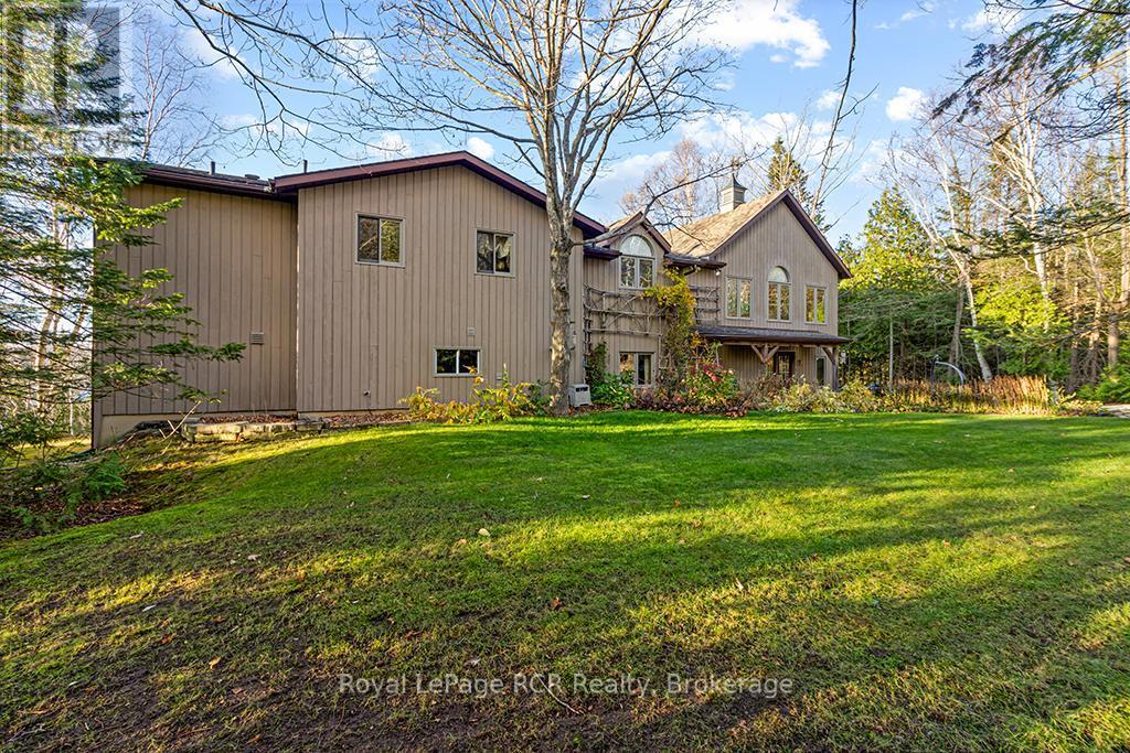 












92 MOORE STREET

,
Northern Bruce Peninsula,




Ontario
N0H1W0

