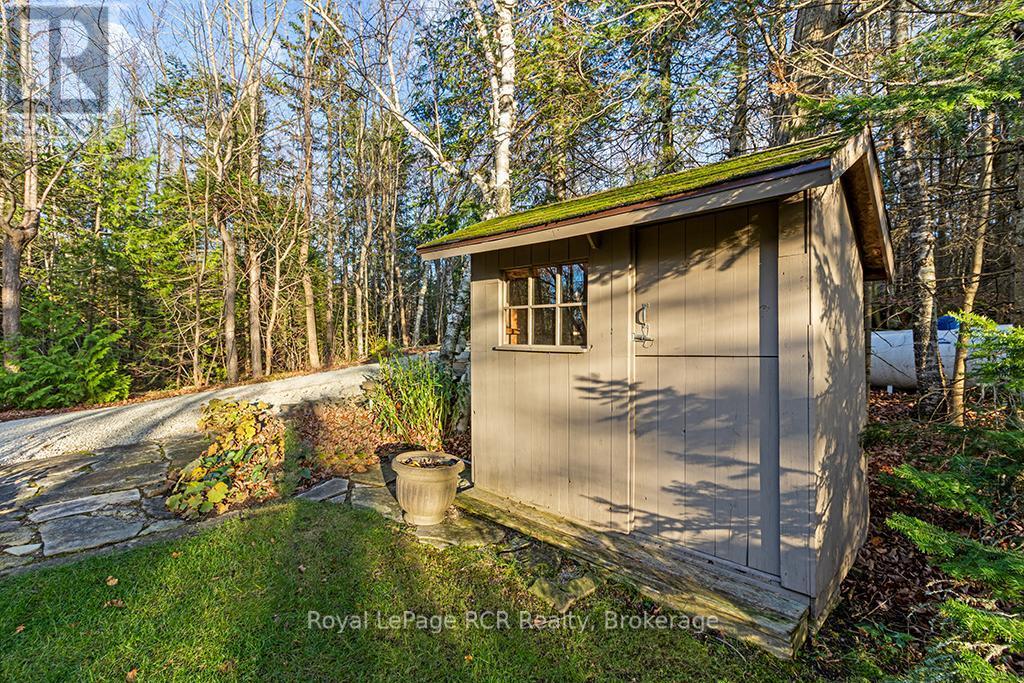 












92 MOORE STREET

,
Northern Bruce Peninsula,




Ontario
N0H1W0

