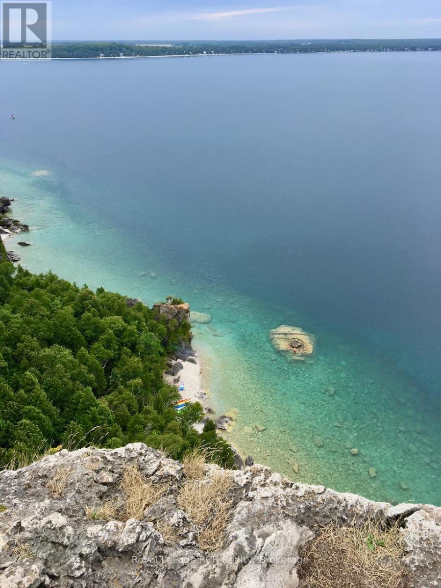 












92 MOORE STREET

,
Northern Bruce Peninsula,




Ontario
N0H1W0

