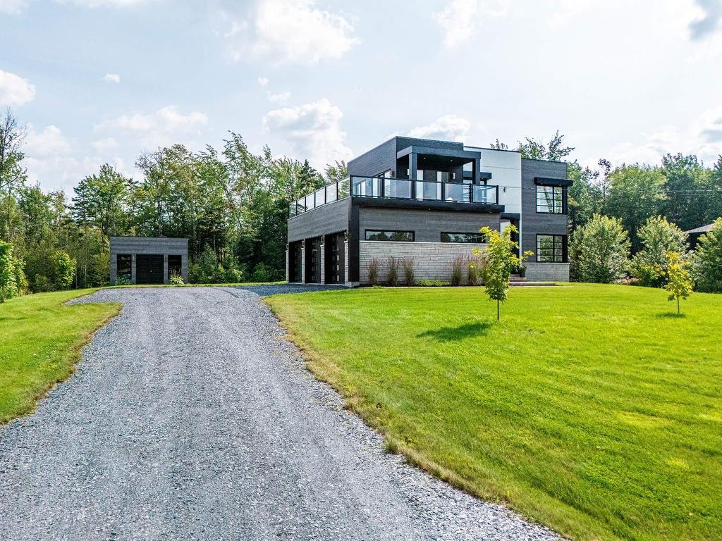 









3620


Rue de l'Albatros

,
Sherbrooke (Brompton/Rock Forest/Saint-Élie/Deauville),




QC
J1H0J3

