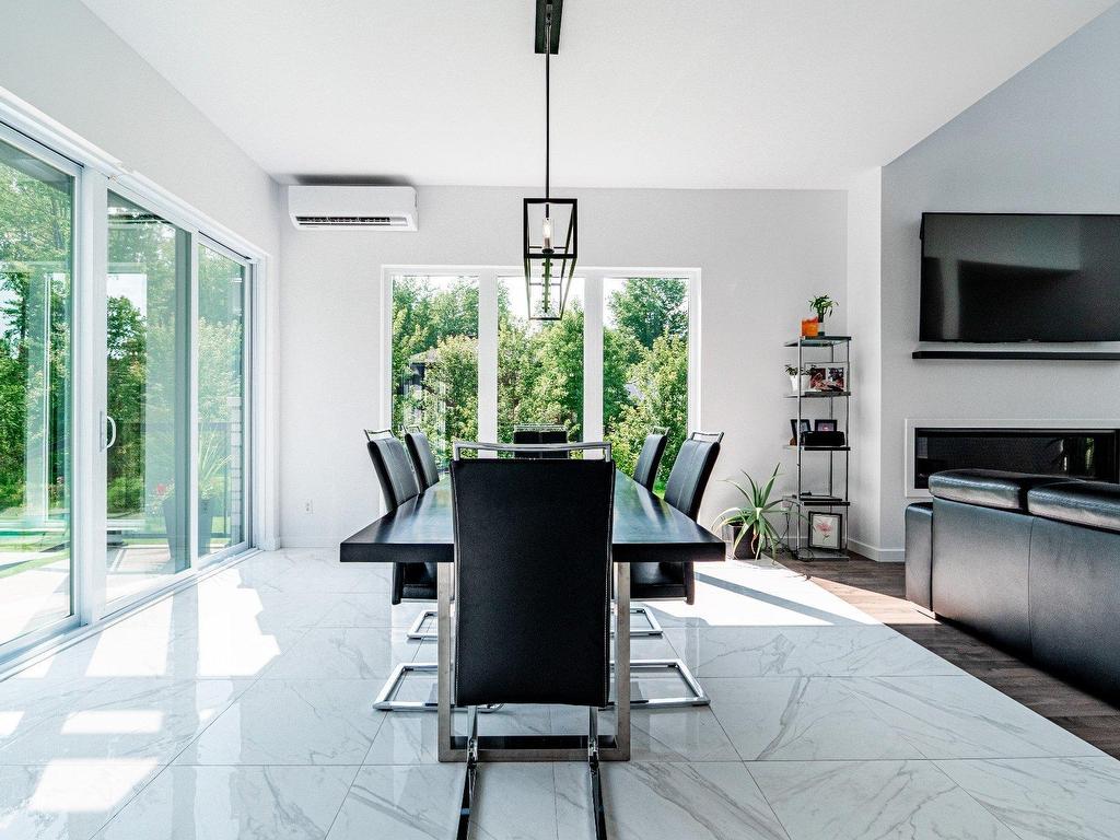 









3620


Rue de l'Albatros

,
Sherbrooke (Brompton/Rock Forest/Saint-Élie/Deauville),




QC
J1H0J3

