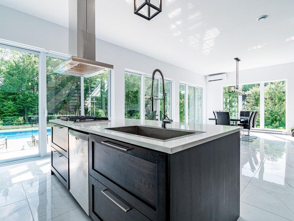 









3620


Rue de l'Albatros

,
Sherbrooke (Brompton/Rock Forest/Saint-Élie/Deauville),




QC
J1H0J3

