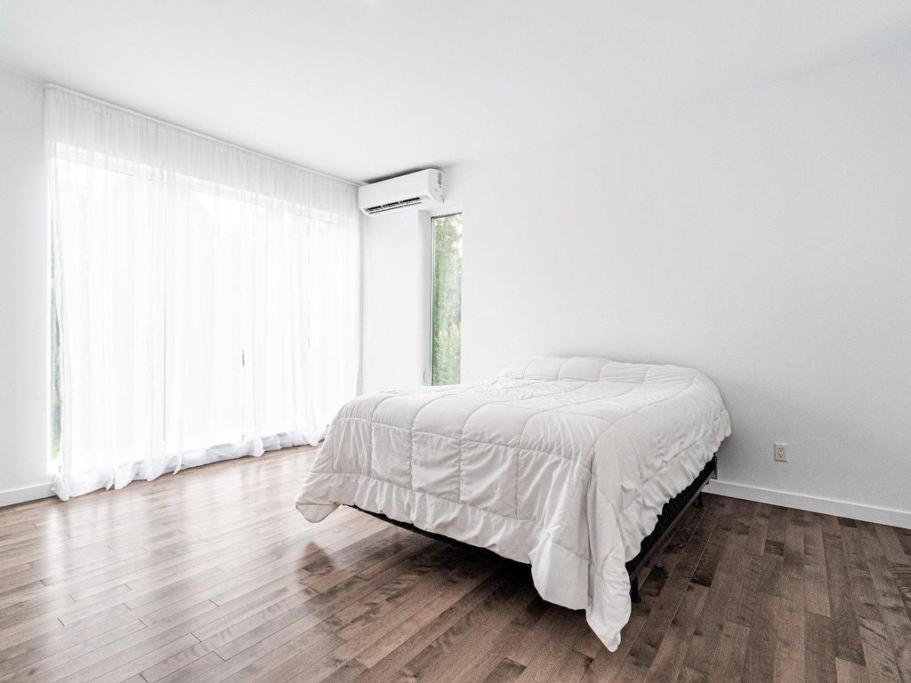 









3620


Rue de l'Albatros

,
Sherbrooke (Brompton/Rock Forest/Saint-Élie/Deauville),




QC
J1H0J3

