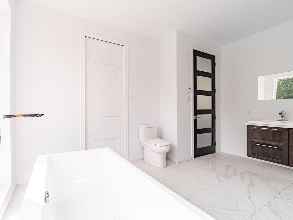 









3620


Rue de l'Albatros

,
Sherbrooke (Brompton/Rock Forest/Saint-Élie/Deauville),




QC
J1H0J3

