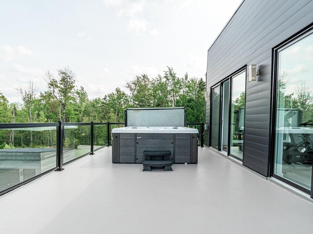 









3620


Rue de l'Albatros

,
Sherbrooke (Brompton/Rock Forest/Saint-Élie/Deauville),




QC
J1H0J3

