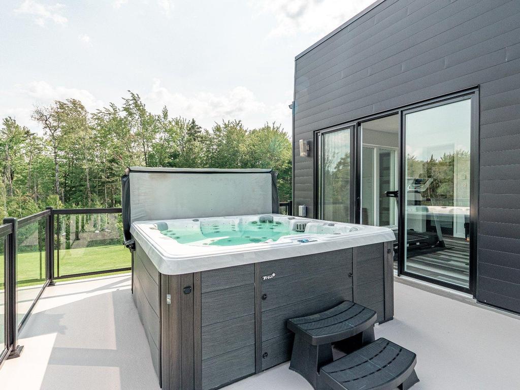 









3620


Rue de l'Albatros

,
Sherbrooke (Brompton/Rock Forest/Saint-Élie/Deauville),




QC
J1H0J3

