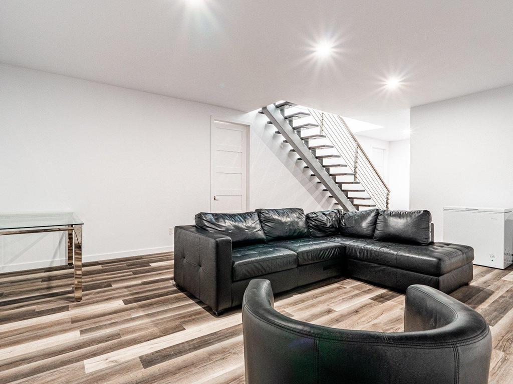 









3620


Rue de l'Albatros

,
Sherbrooke (Brompton/Rock Forest/Saint-Élie/Deauville),




QC
J1H0J3

