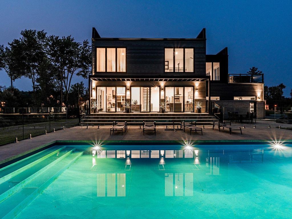









3620


Rue de l'Albatros

,
Sherbrooke (Brompton/Rock Forest/Saint-Élie/Deauville),




QC
J1H0J3

