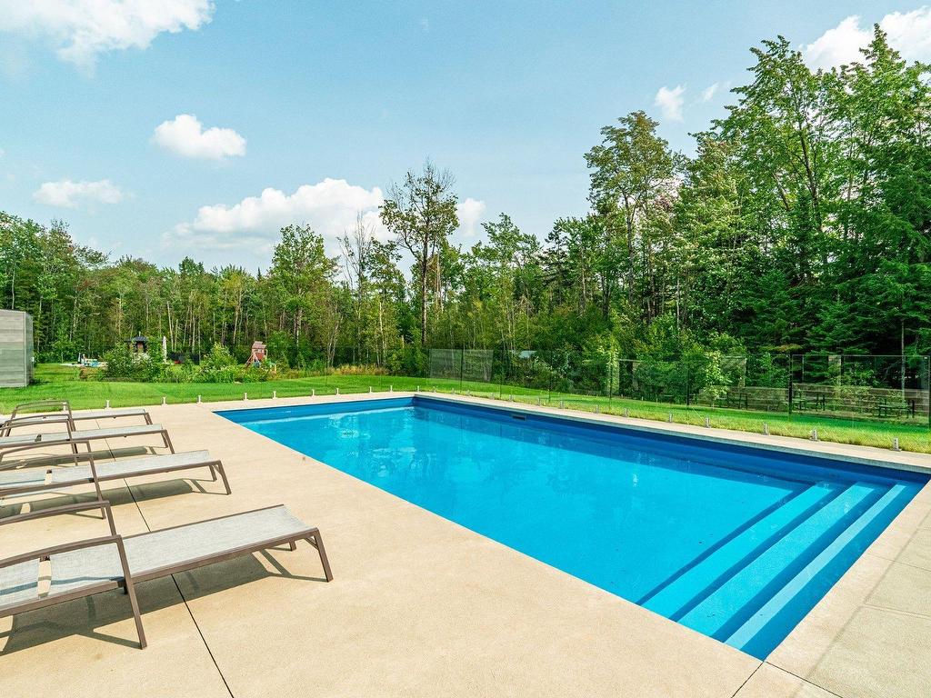 









3620


Rue de l'Albatros

,
Sherbrooke (Brompton/Rock Forest/Saint-Élie/Deauville),




QC
J1H0J3


