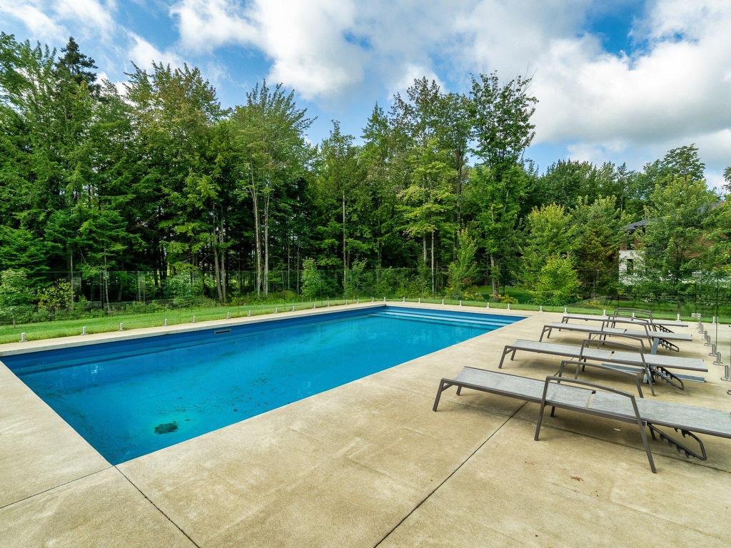 









3620


Rue de l'Albatros

,
Sherbrooke (Brompton/Rock Forest/Saint-Élie/Deauville),




QC
J1H0J3

