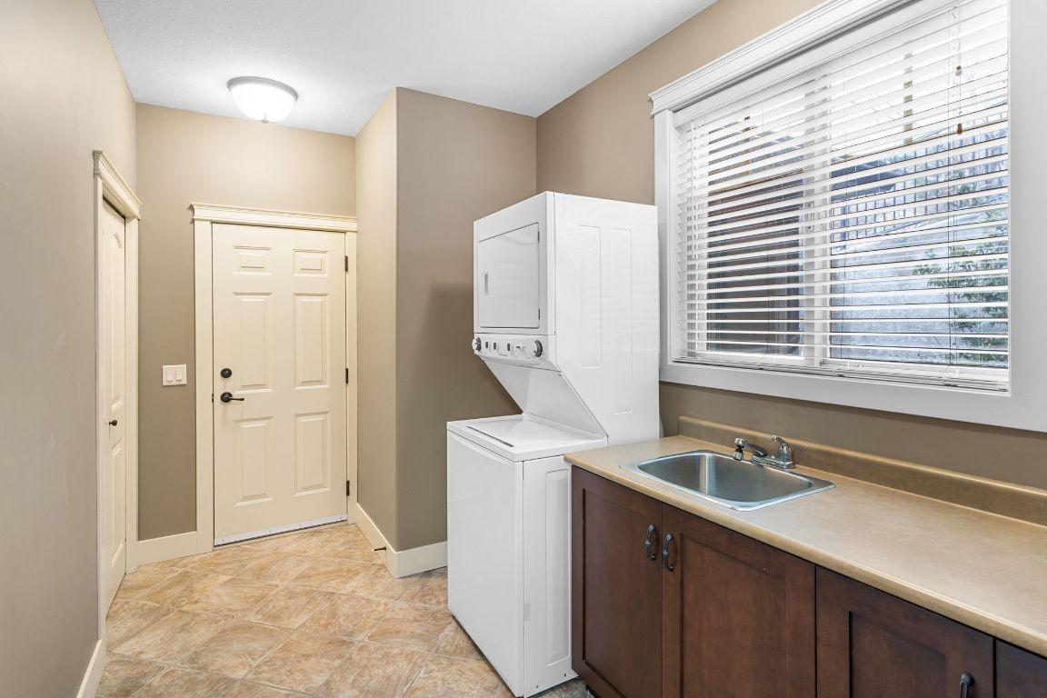 









4350


Ponderosa

Drive, 108,
Peachland,




BC
V0H 1X5

