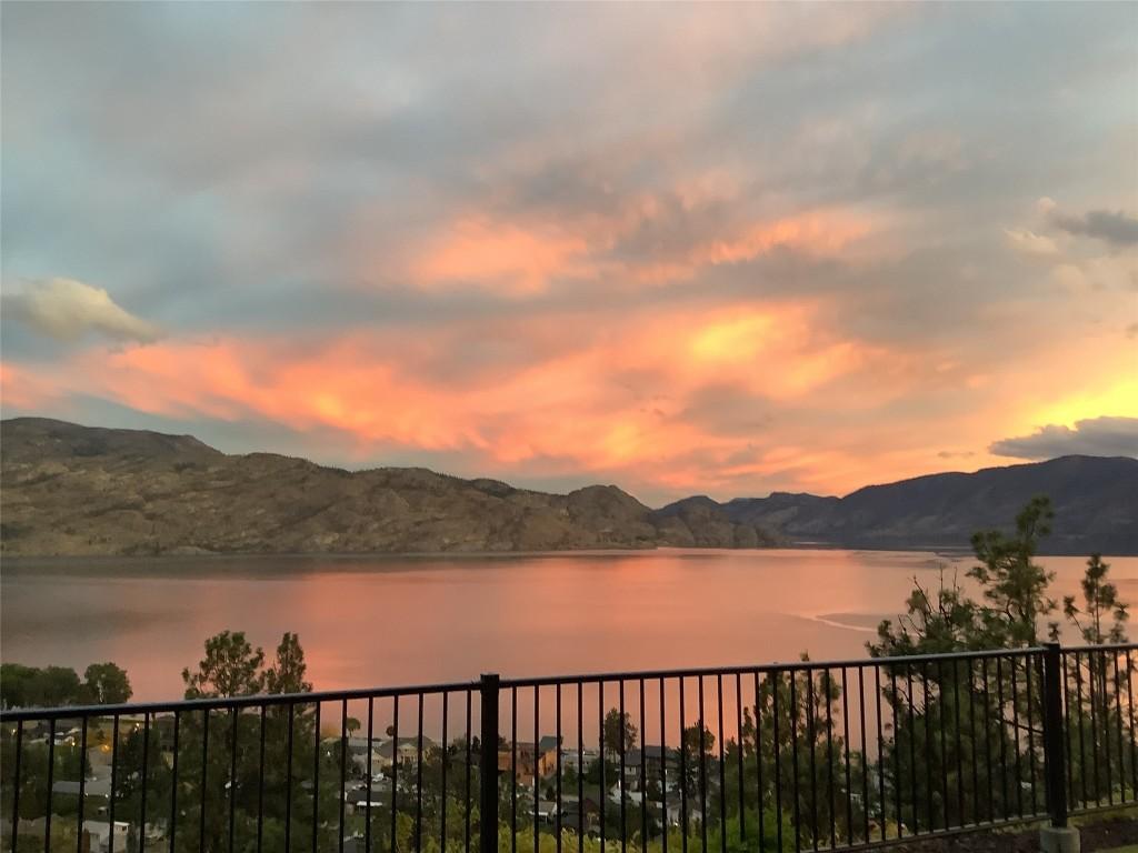 









4350


Ponderosa

Drive, 108,
Peachland,




BC
V0H 1X5

