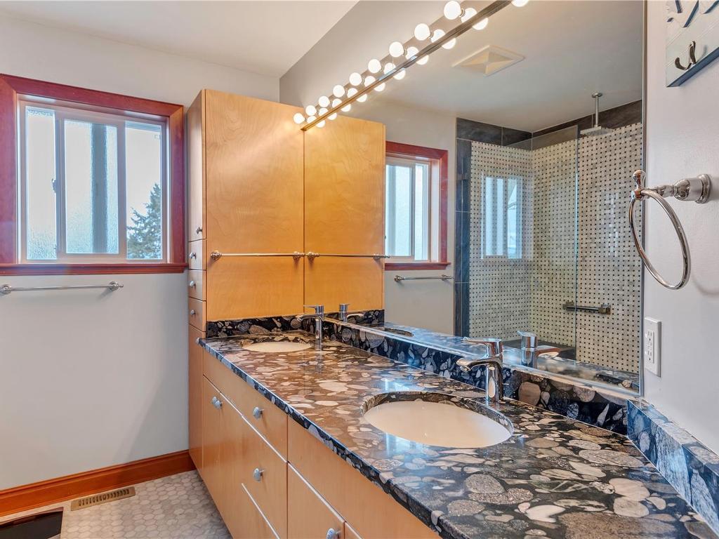 









253


Alder

St South,
Campbell River,




BC
V9W 2M9

