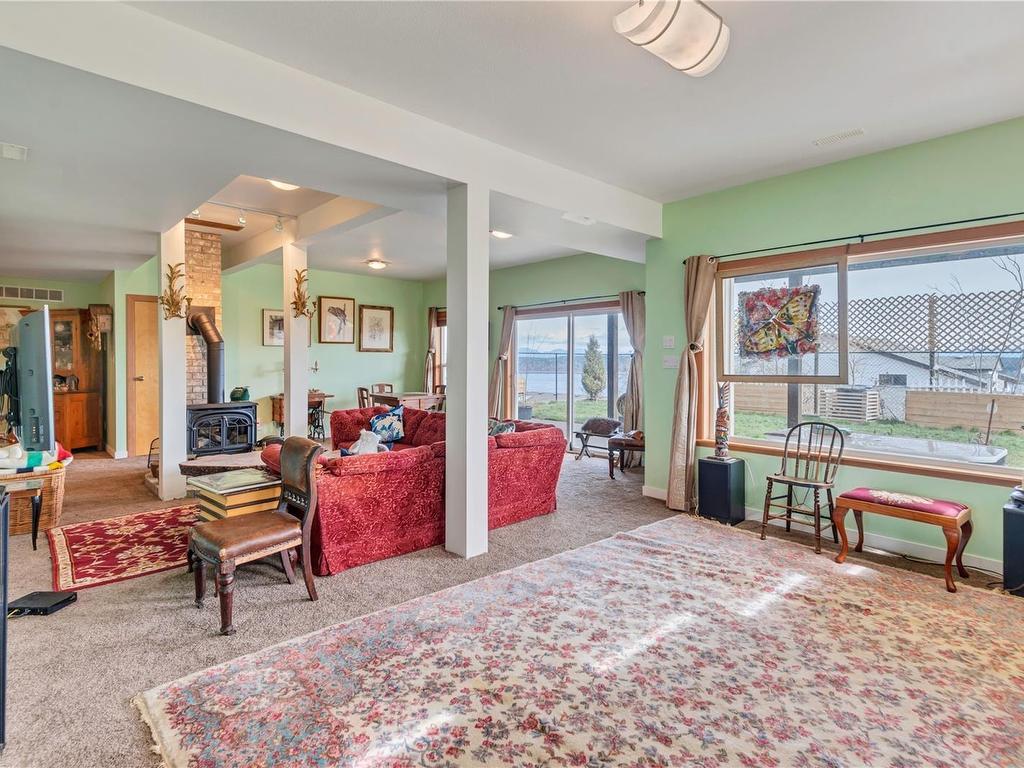 









253


Alder

St South,
Campbell River,




BC
V9W 2M9

