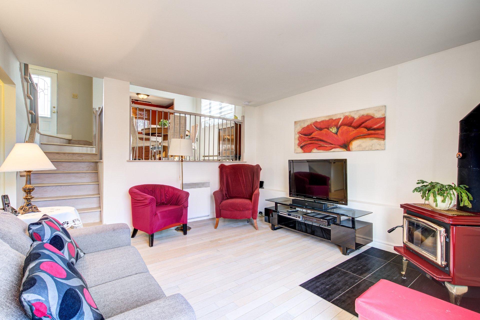 









3960


Rue Lessard

,
Longueuil (Saint-Hubert),




QC
J3Y8B7

