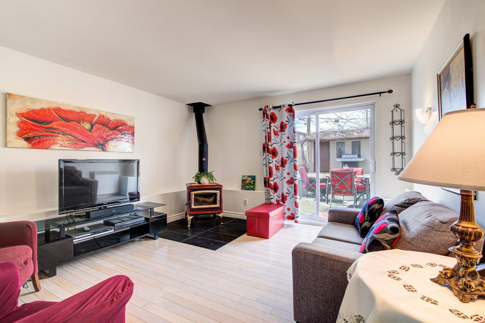 









3960


Rue Lessard

,
Longueuil (Saint-Hubert),




QC
J3Y8B7

