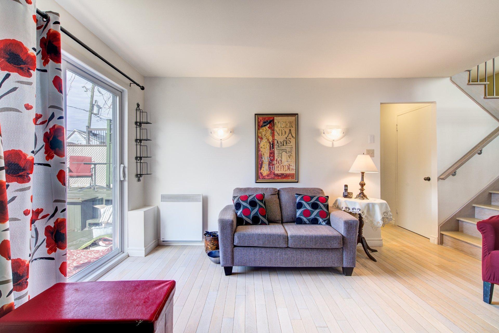 









3960


Rue Lessard

,
Longueuil (Saint-Hubert),




QC
J3Y8B7

