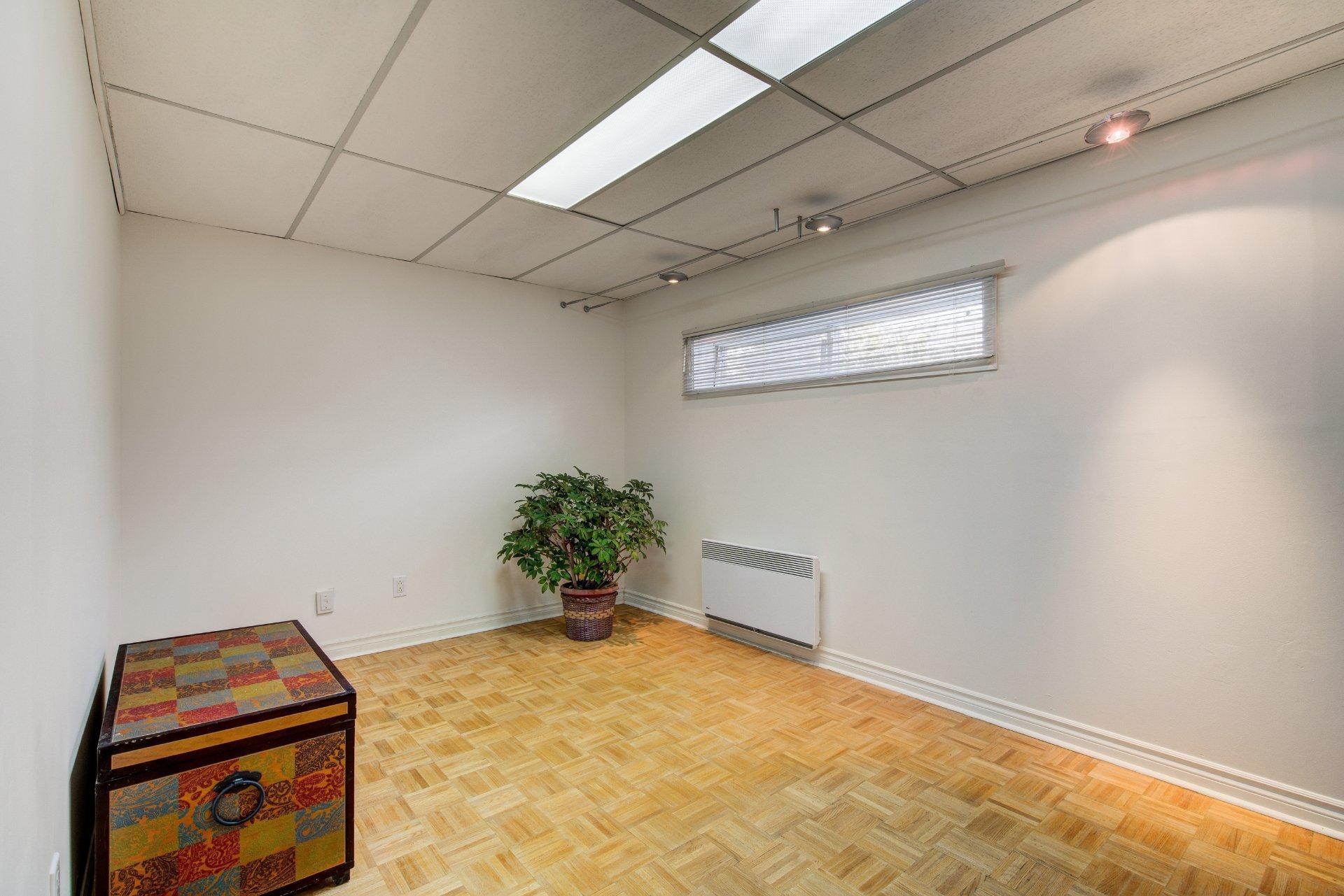 









3960


Rue Lessard

,
Longueuil (Saint-Hubert),




QC
J3Y8B7

