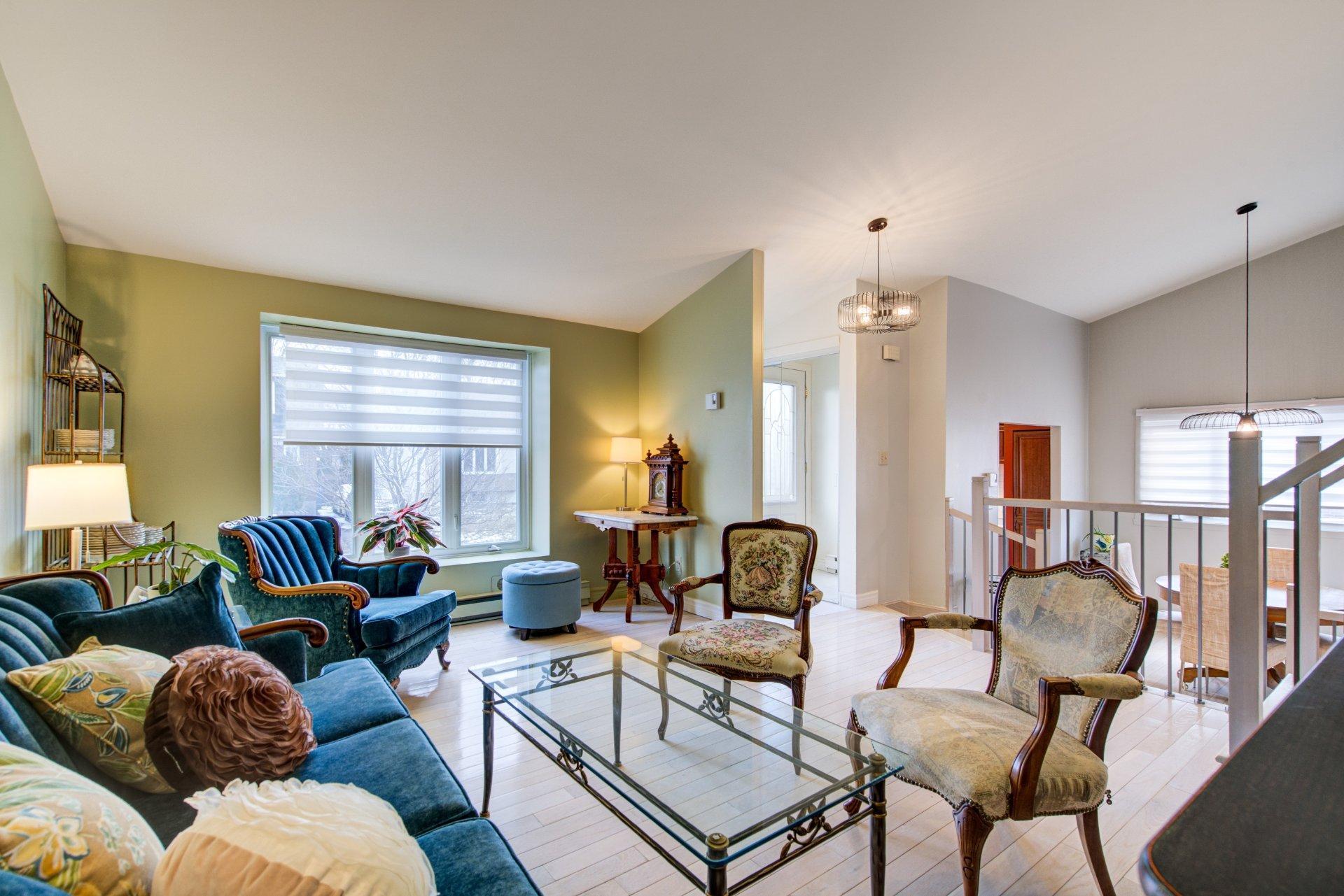









3960


Rue Lessard

,
Longueuil (Saint-Hubert),




QC
J3Y8B7

